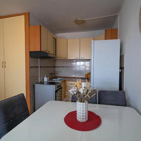 Tonka Apartment *
